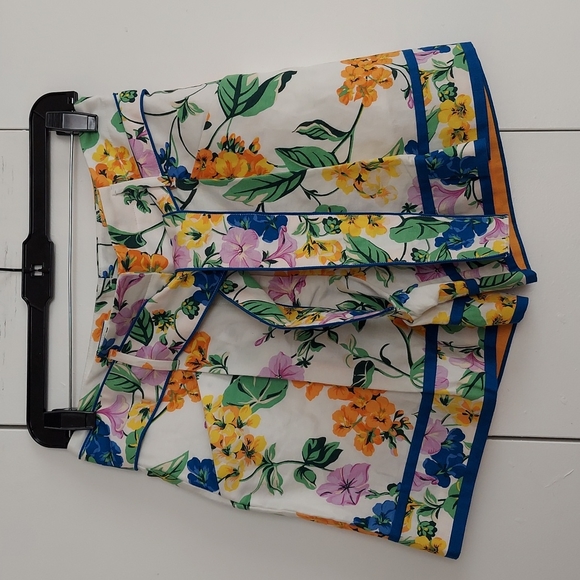 Ann Taylor Pants - Ann Taylor Multicolored Floral Tie Waist Shorts with Blue Piping Size 2 NWT